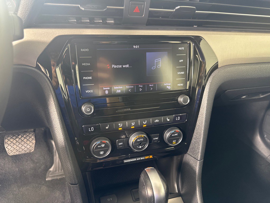2021 Volkswagen Passat Image 19