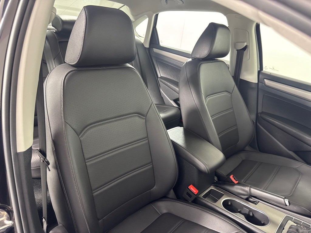 2021 Volkswagen Passat Image 27