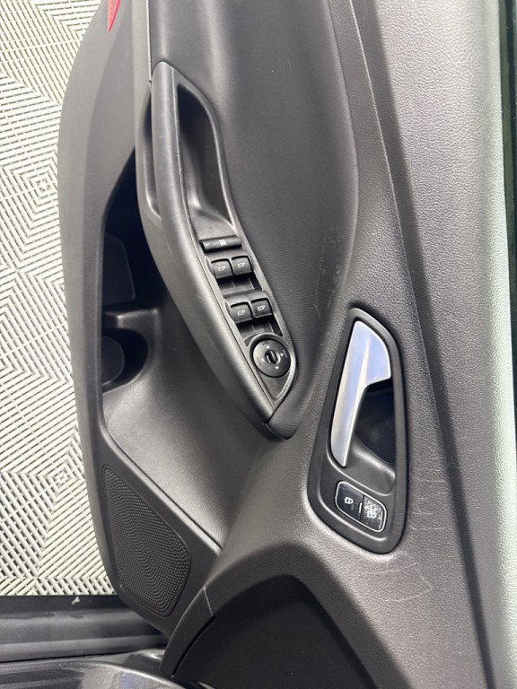 2017 Ford Focus Image 12