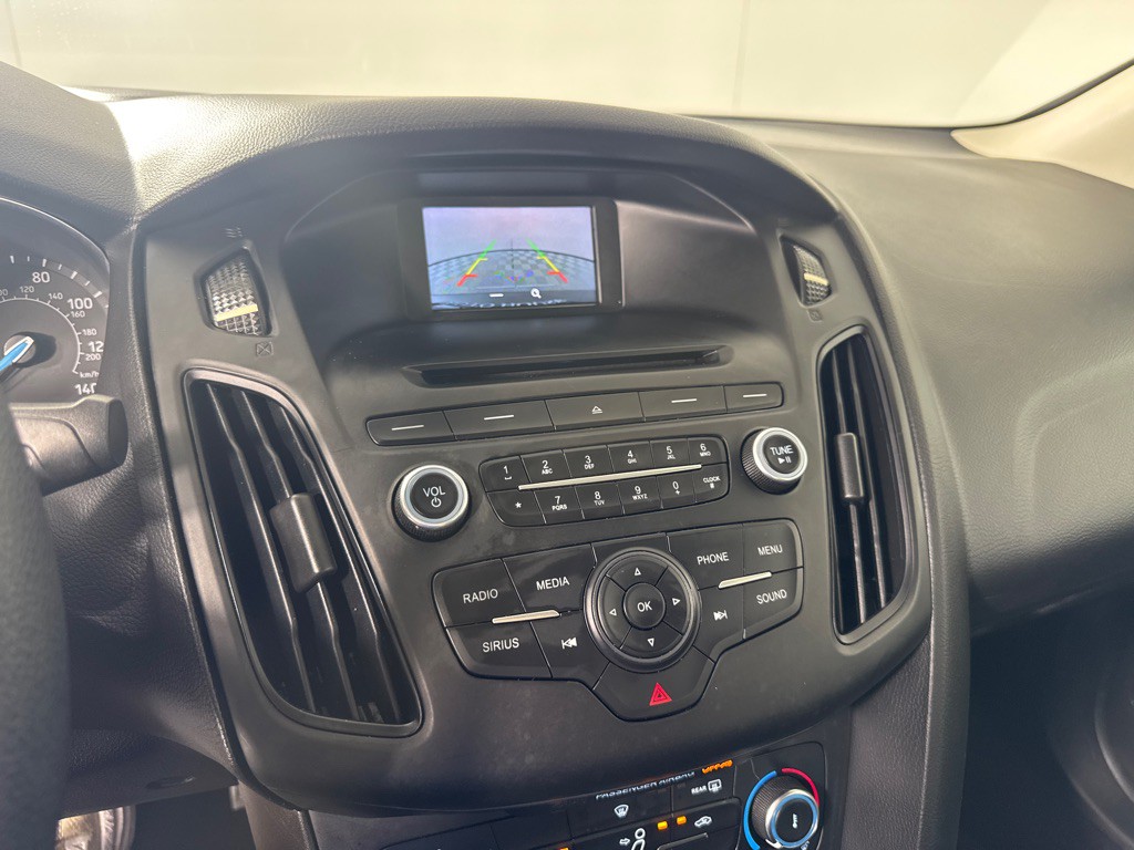 2017 Ford Focus Image 17