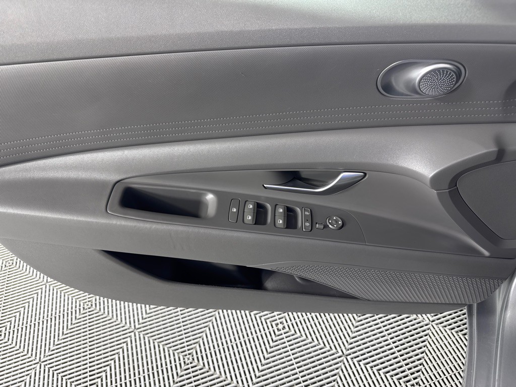 2021 Hyundai Elantra Image 12