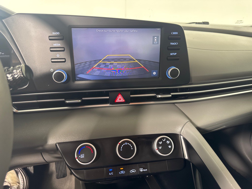 2021 Hyundai Elantra Image 18