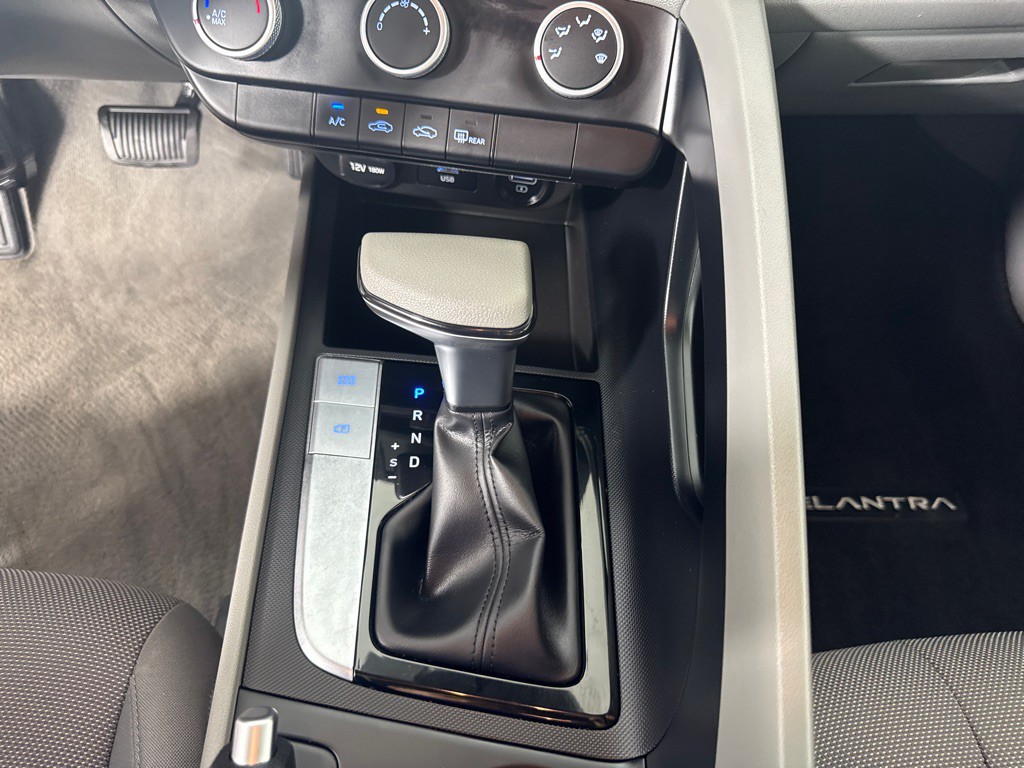 2021 Hyundai Elantra Image 19