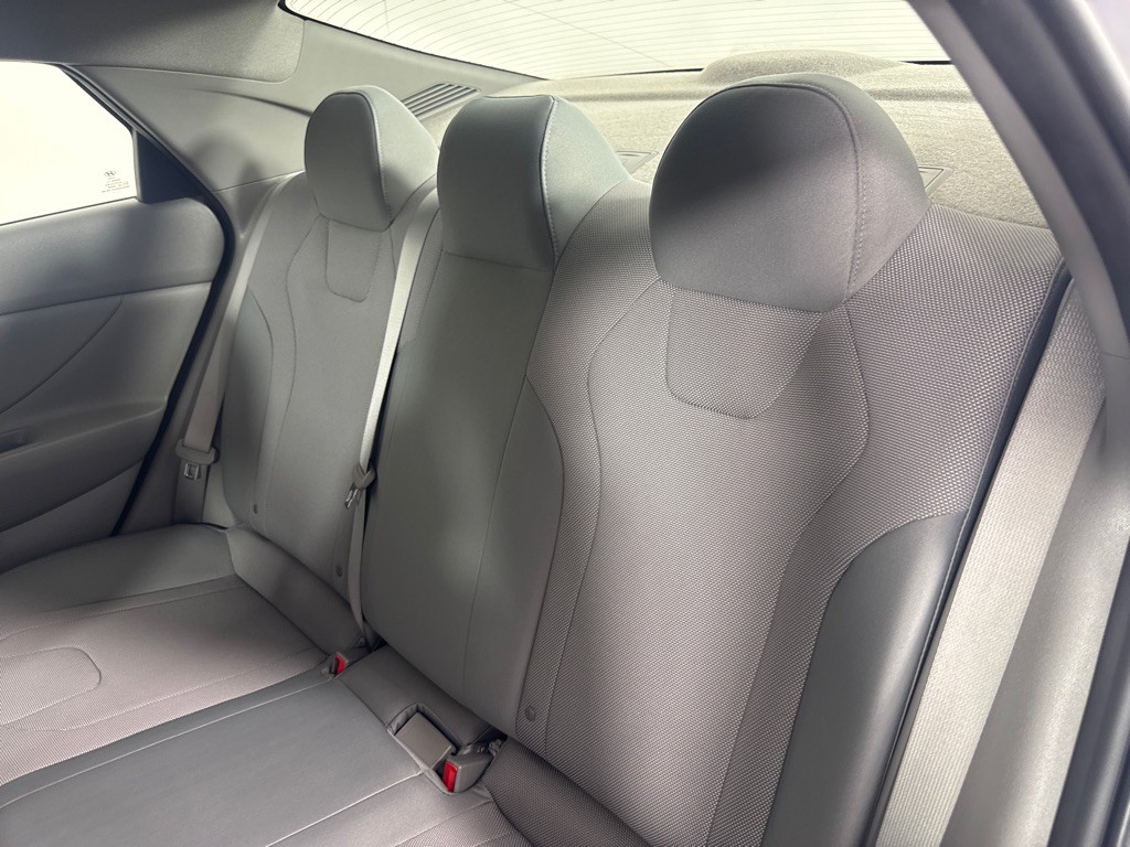 2021 Hyundai Elantra Image 21