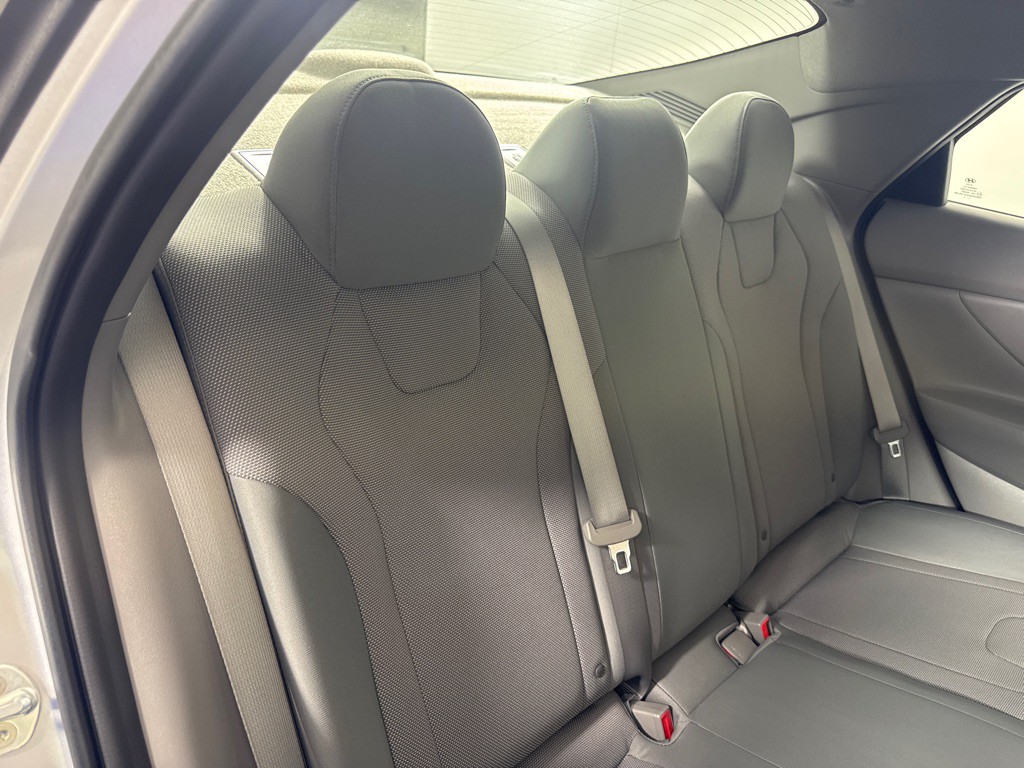 2021 Hyundai Elantra Image 23