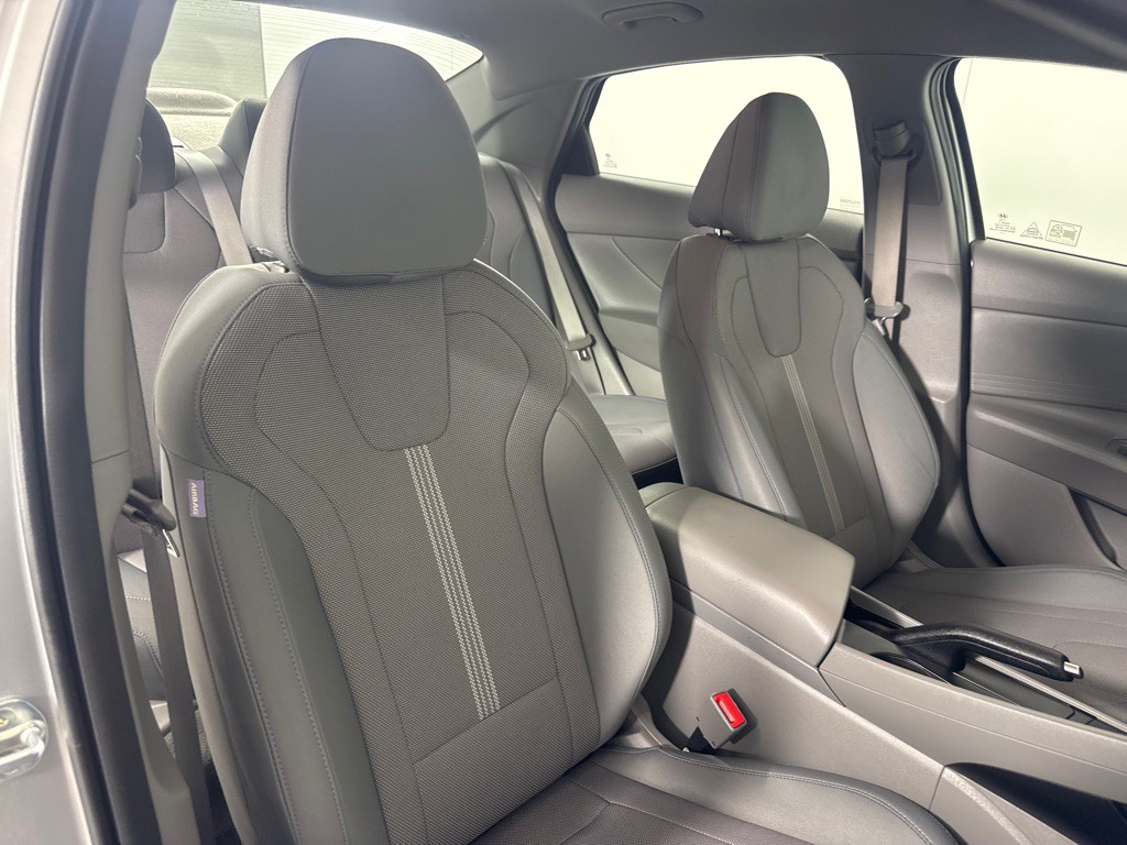 2021 Hyundai Elantra Image 25