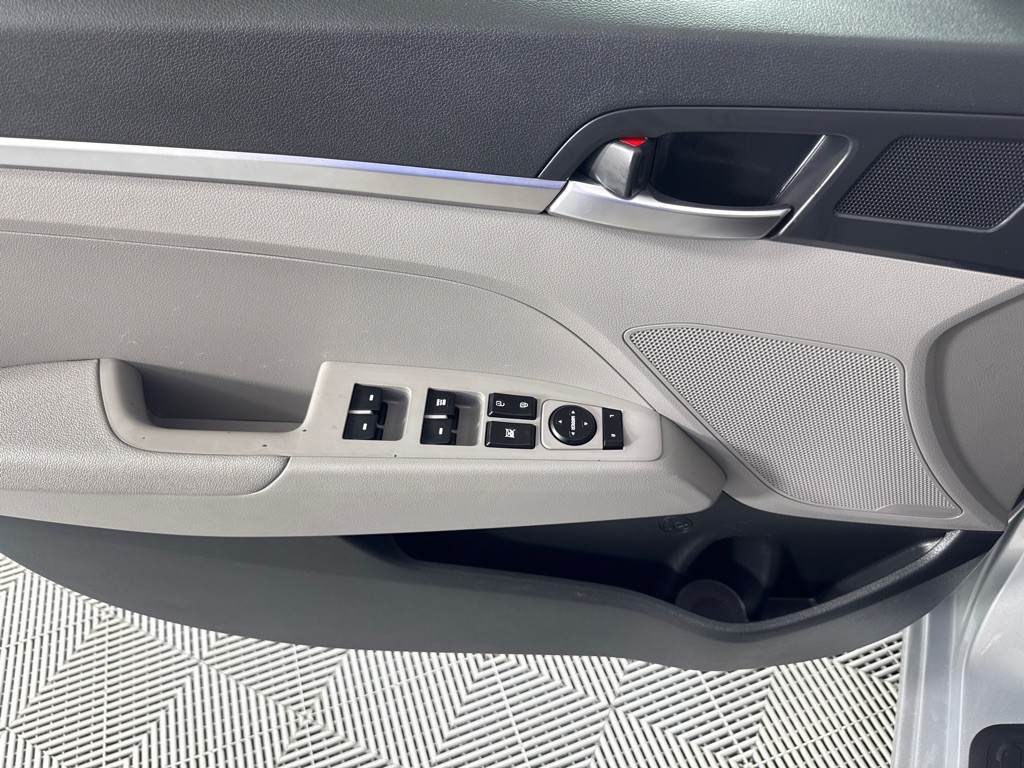 2019 Hyundai Elantra Image 13