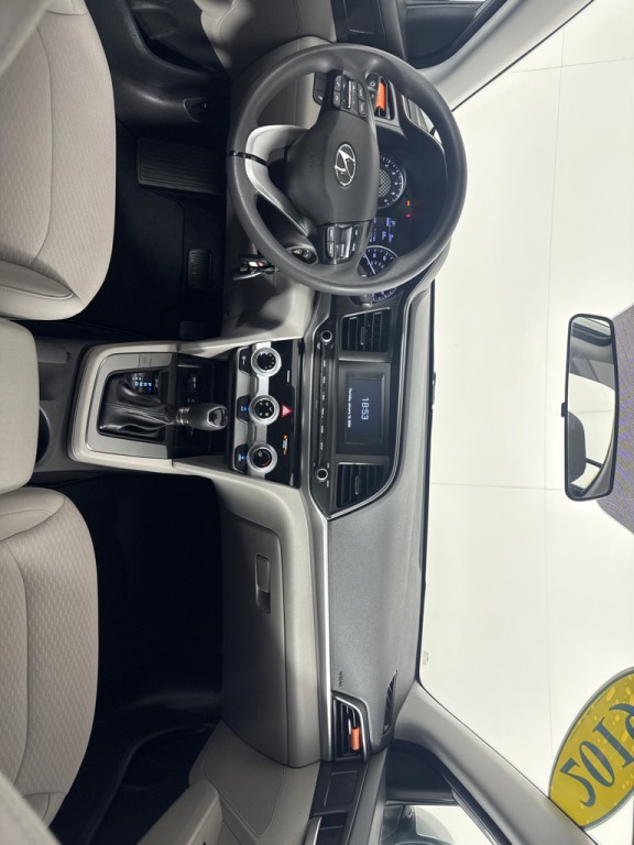 2019 Hyundai Elantra Image 26