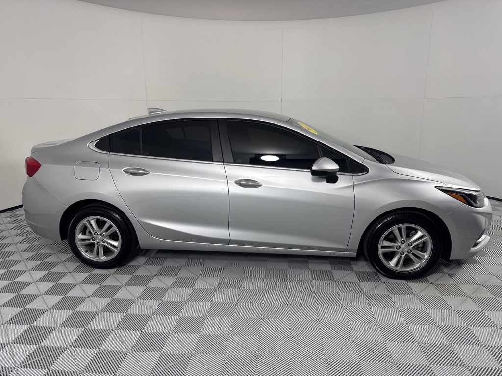 2017 Chevrolet Cruze Image 4