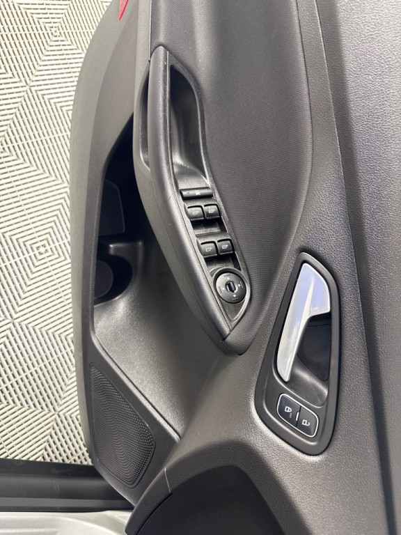 2017 Ford Focus Image 12