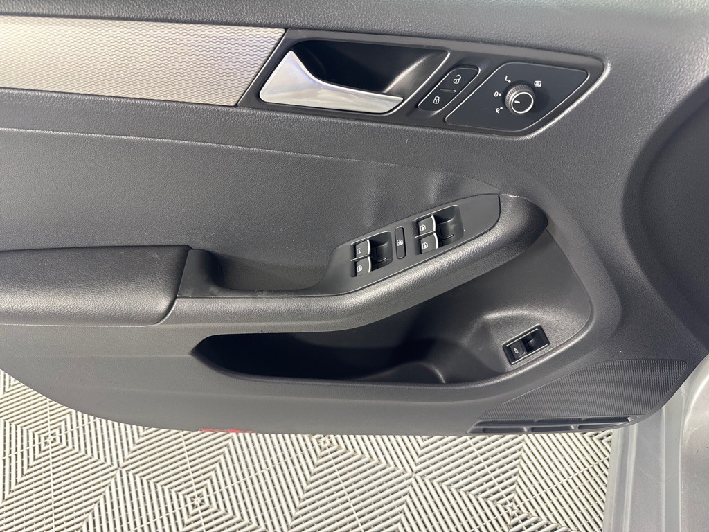 2015 Volkswagen Jetta Image 12