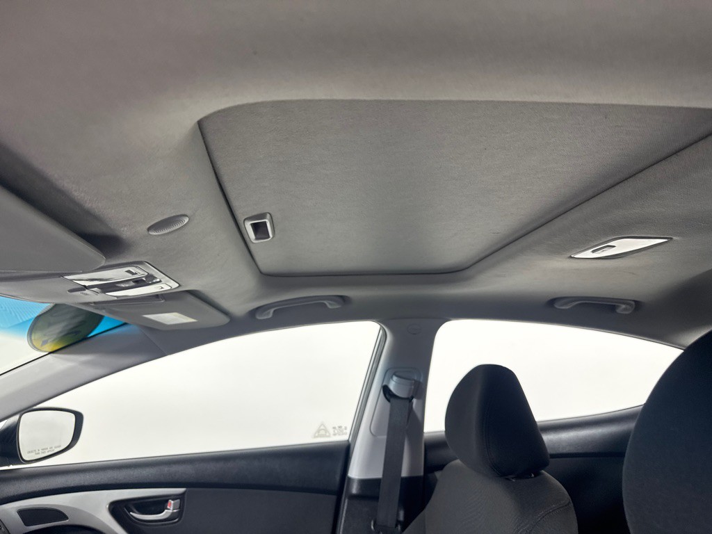 2016 Hyundai Elantra Image 16