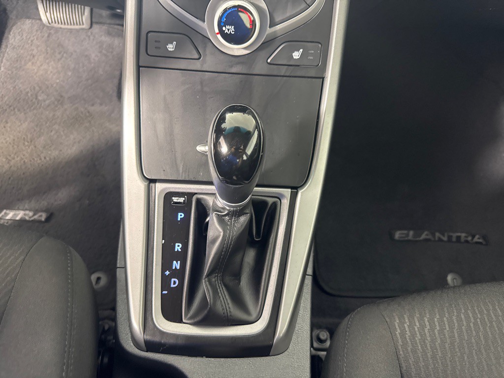 2016 Hyundai Elantra Image 21