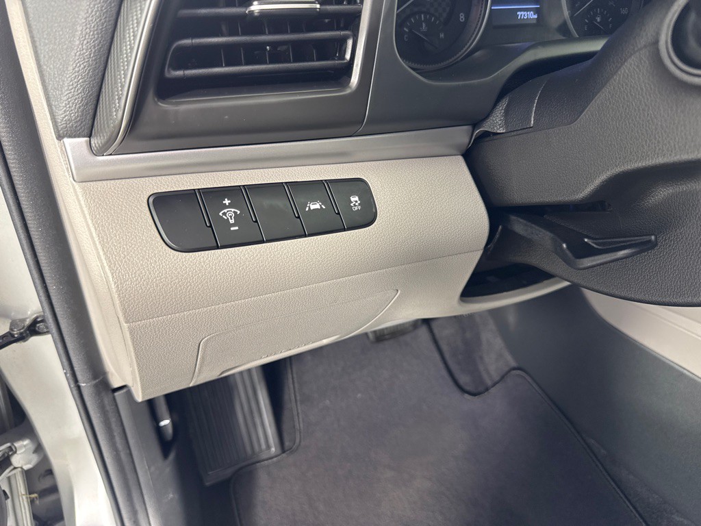2020 Hyundai Elantra Image 15
