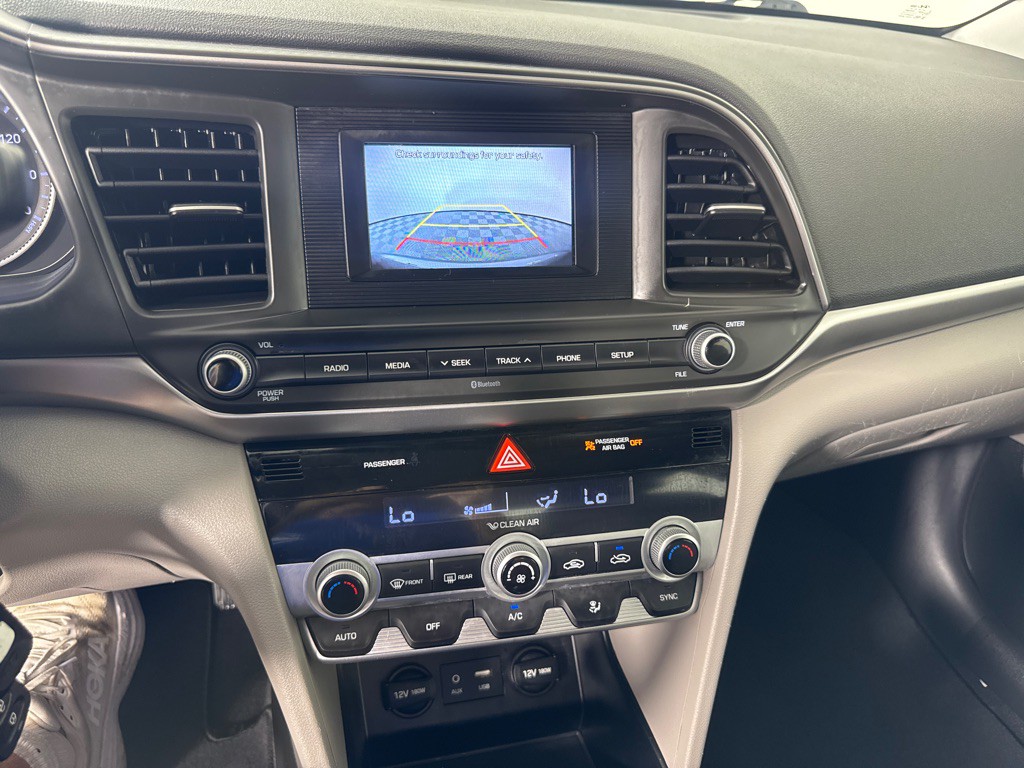 2020 Hyundai Elantra Image 18