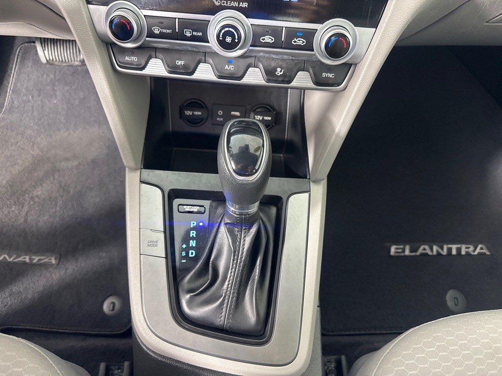 2020 Hyundai Elantra Image 19
