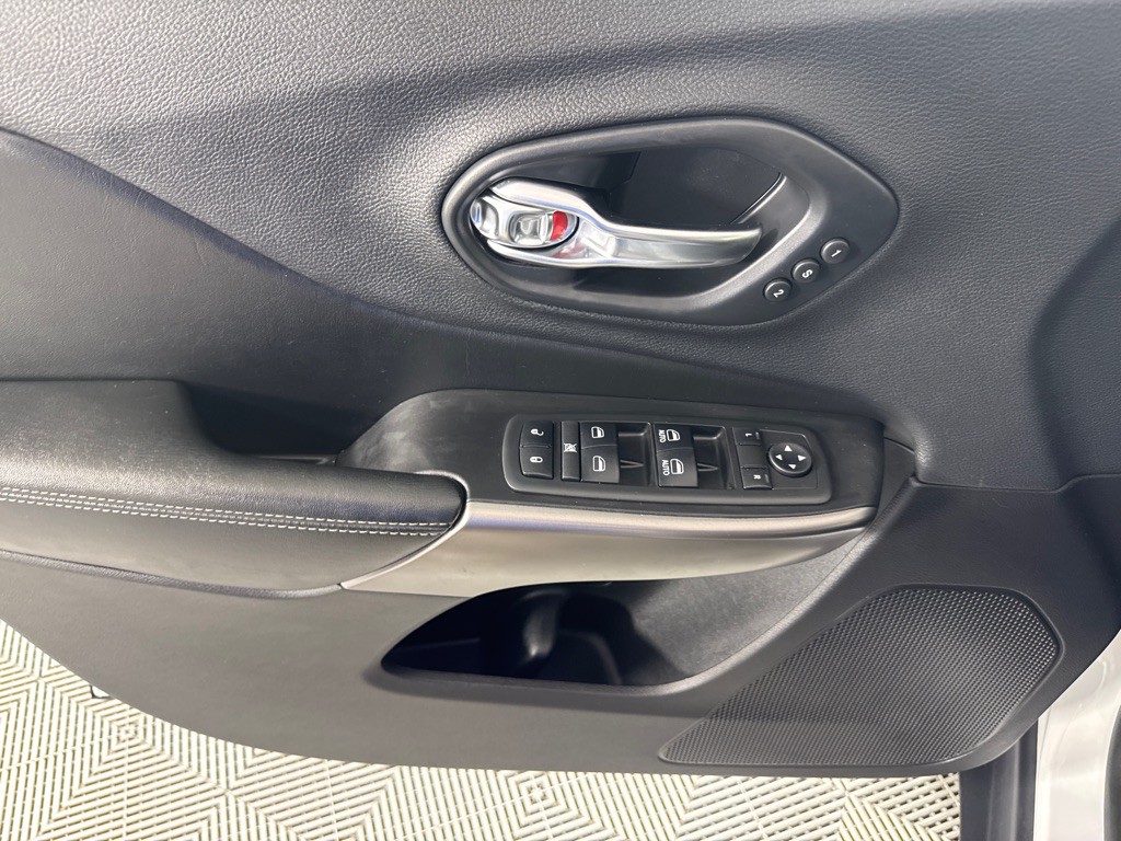2019 Jeep Cherokee Image 13