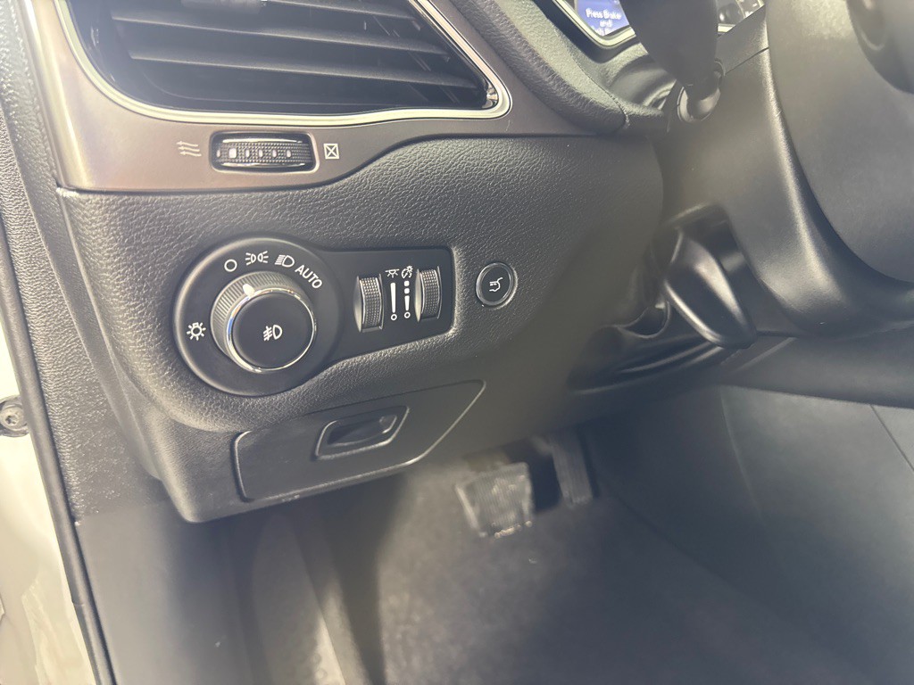 2019 Jeep Cherokee Image 16