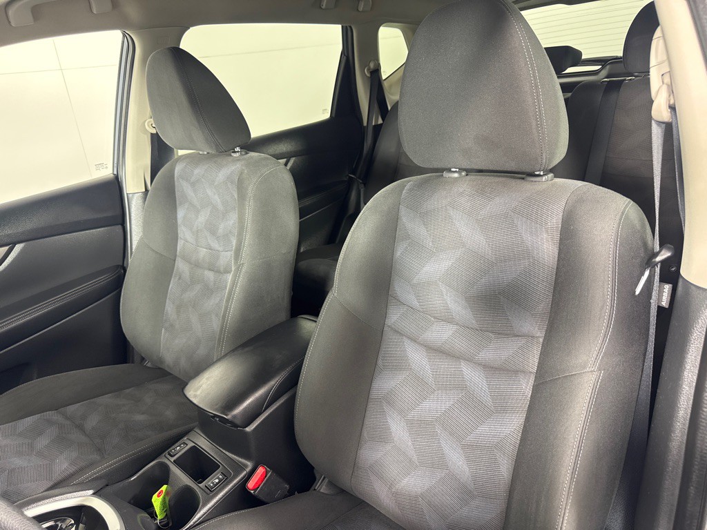 2016 Nissan Rogue Image 15