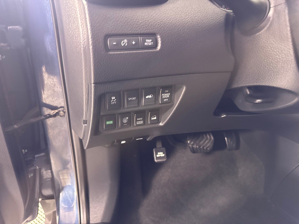 2016 Nissan Rogue Image 16