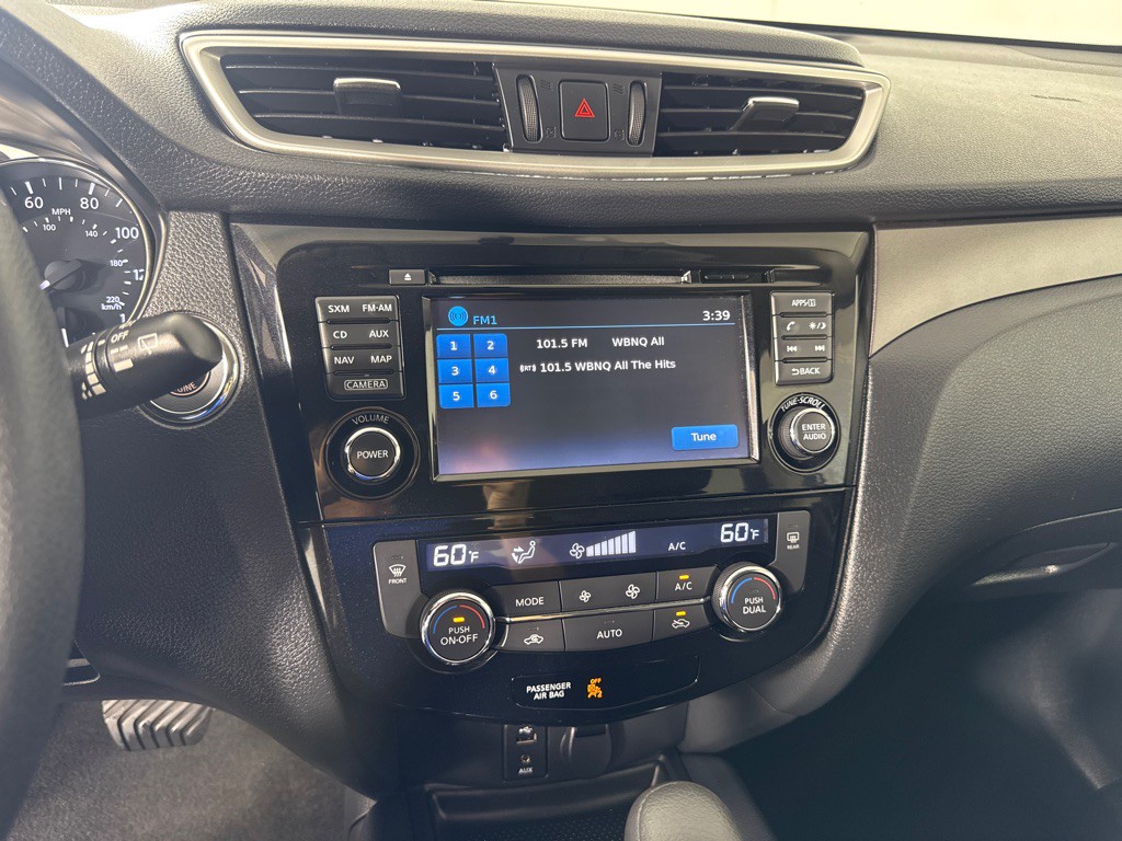 2016 Nissan Rogue Image 18