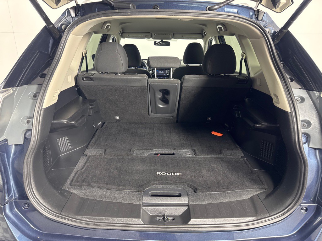 2016 Nissan Rogue Image 24