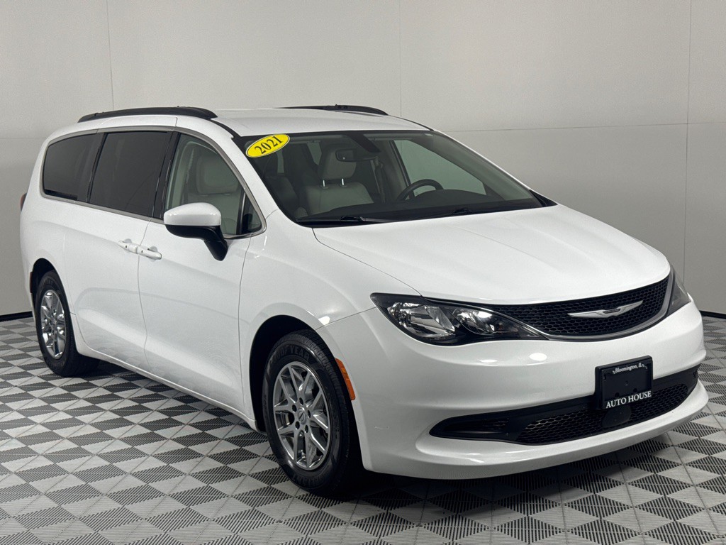 2021 Chrysler Voyager Image 3