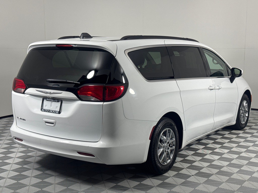 2021 Chrysler Voyager Image 5