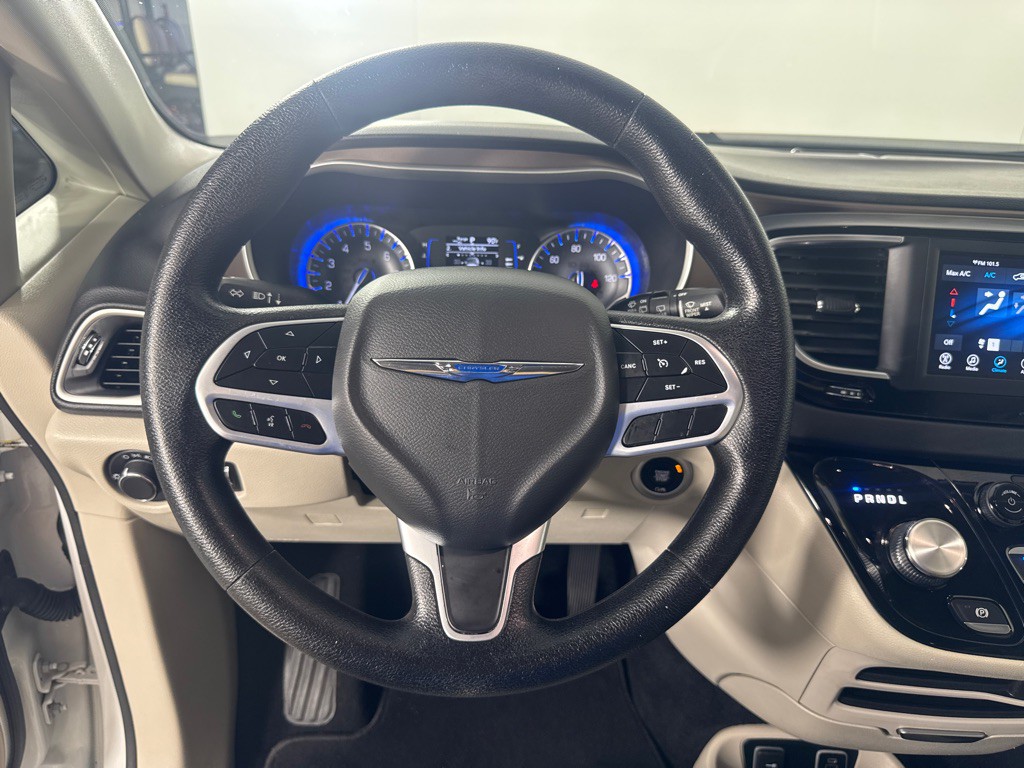 2021 Chrysler Voyager Image 17