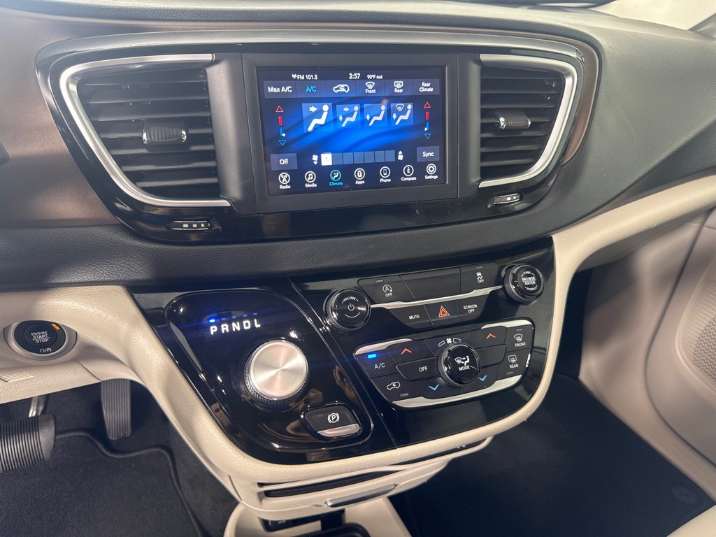 2021 Chrysler Voyager Image 18