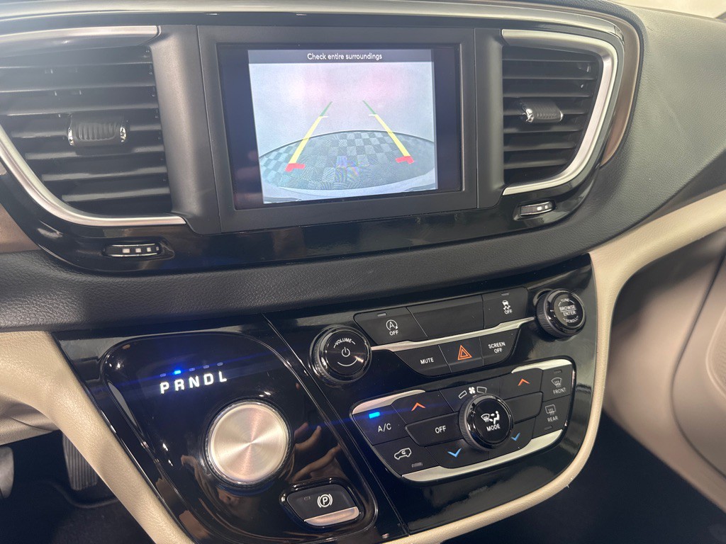 2021 Chrysler Voyager Image 19