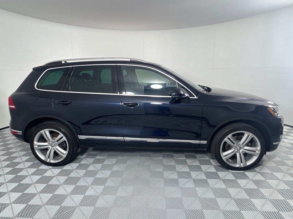 2017 Volkswagen Touareg Image 4