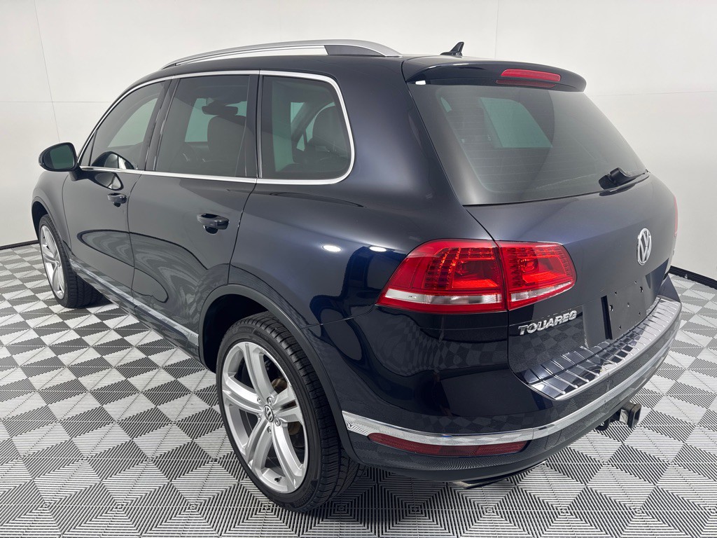 2017 Volkswagen Touareg Image 8