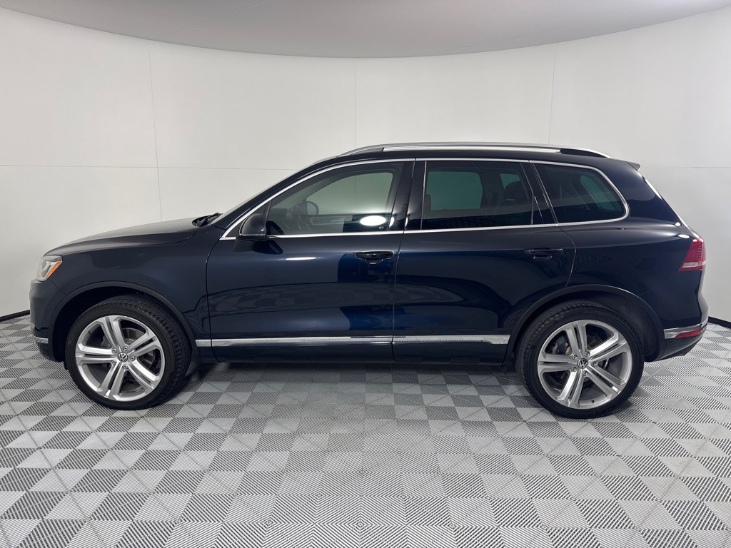 2017 Volkswagen Touareg Image 9