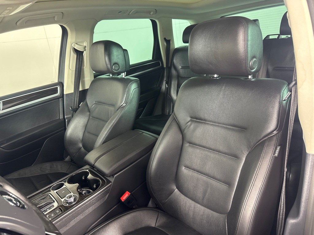 2017 Volkswagen Touareg Image 14