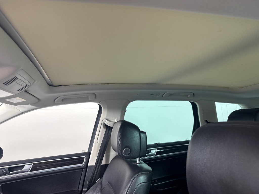 2017 Volkswagen Touareg Image 15