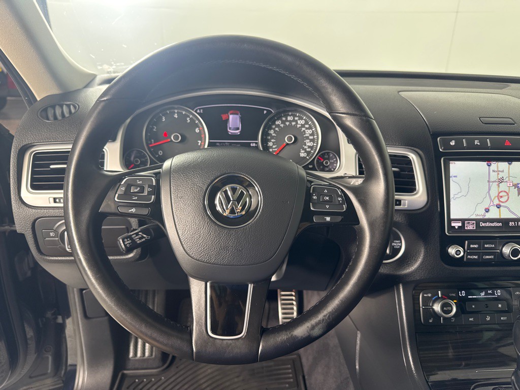 2017 Volkswagen Touareg Image 17
