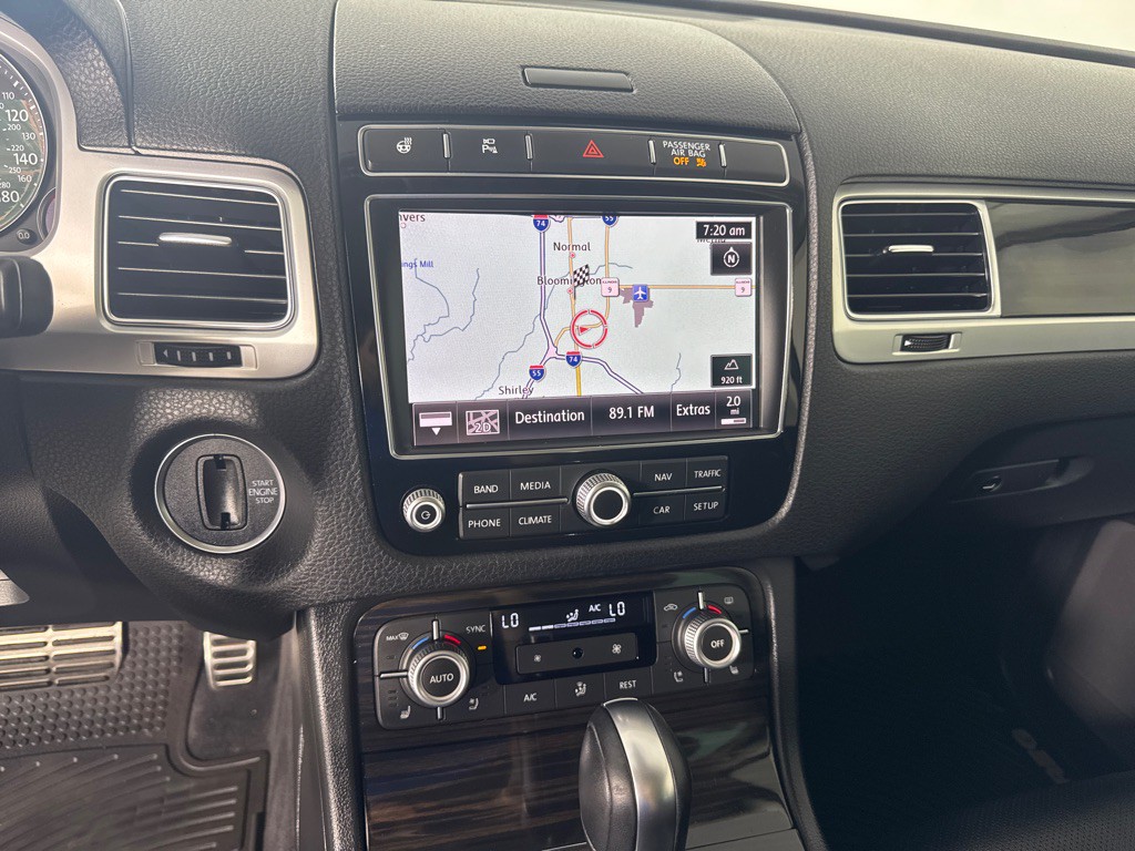 2017 Volkswagen Touareg Image 18