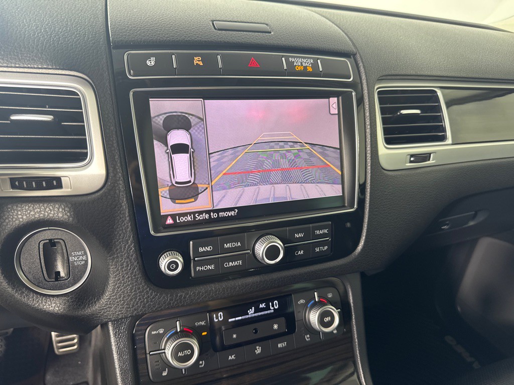 2017 Volkswagen Touareg Image 19