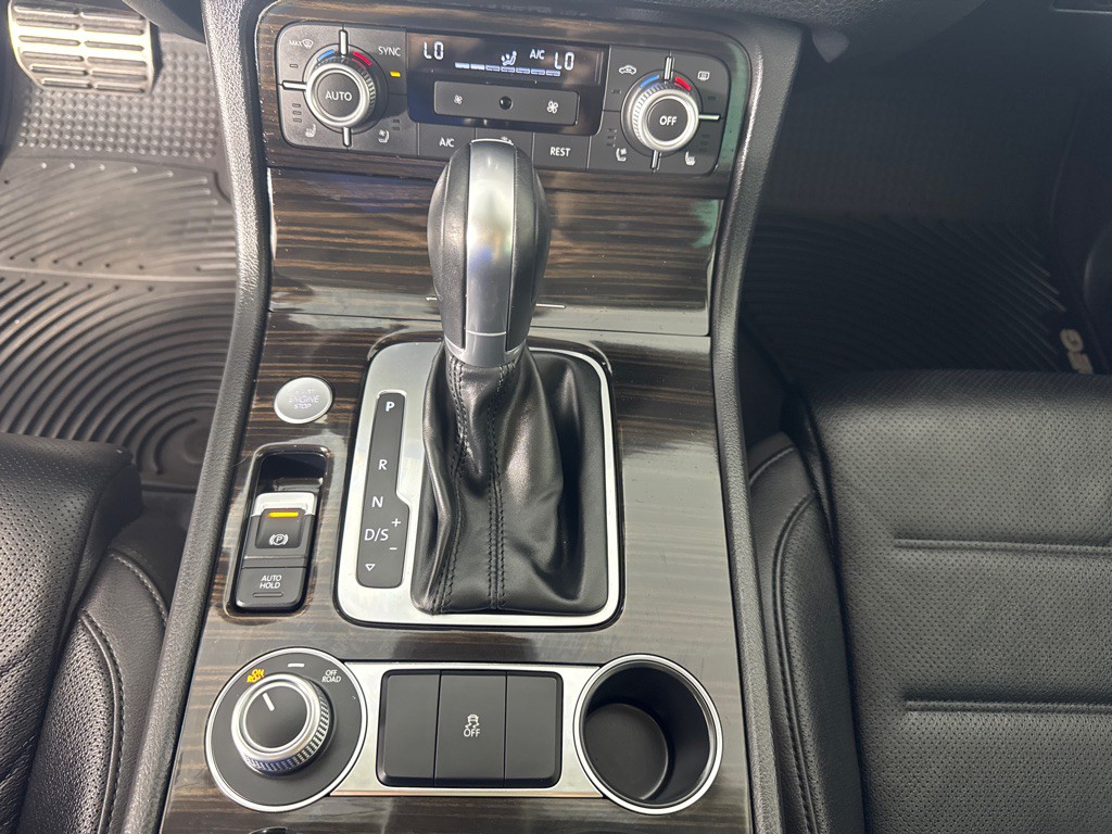 2017 Volkswagen Touareg Image 20
