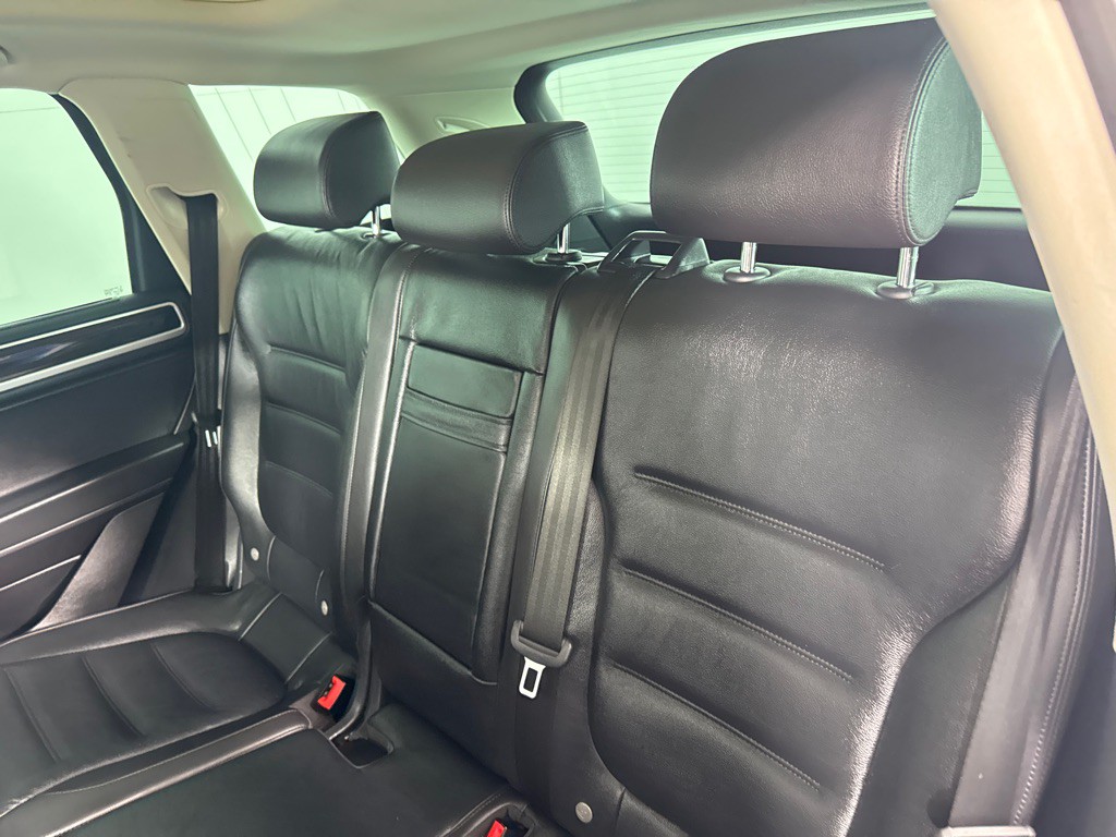 2017 Volkswagen Touareg Image 22