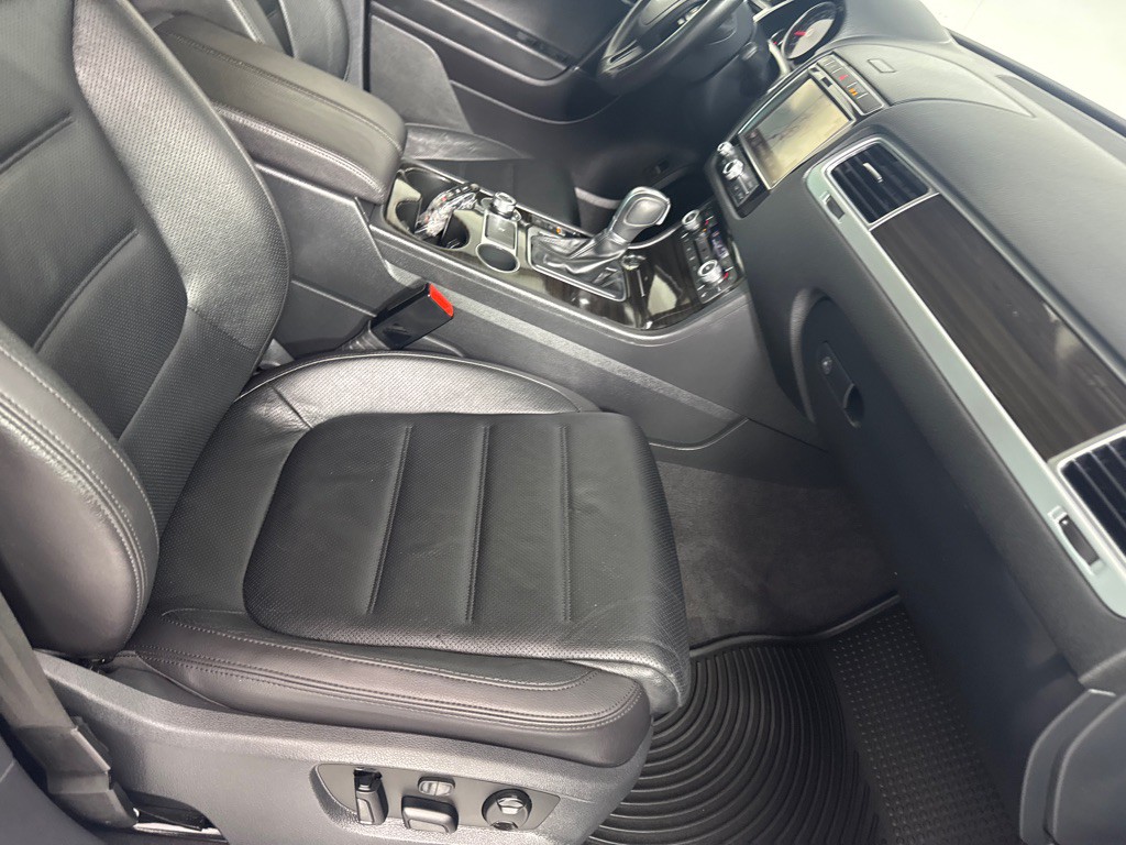 2017 Volkswagen Touareg Image 26