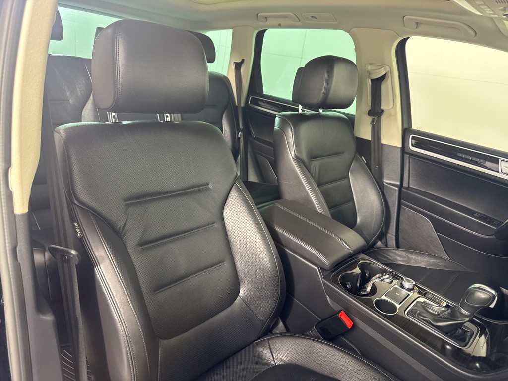 2017 Volkswagen Touareg Image 27