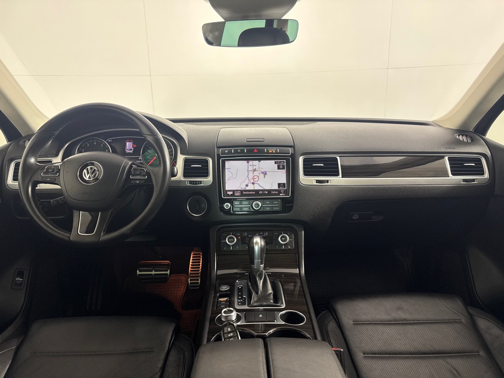 2017 Volkswagen Touareg Image 28
