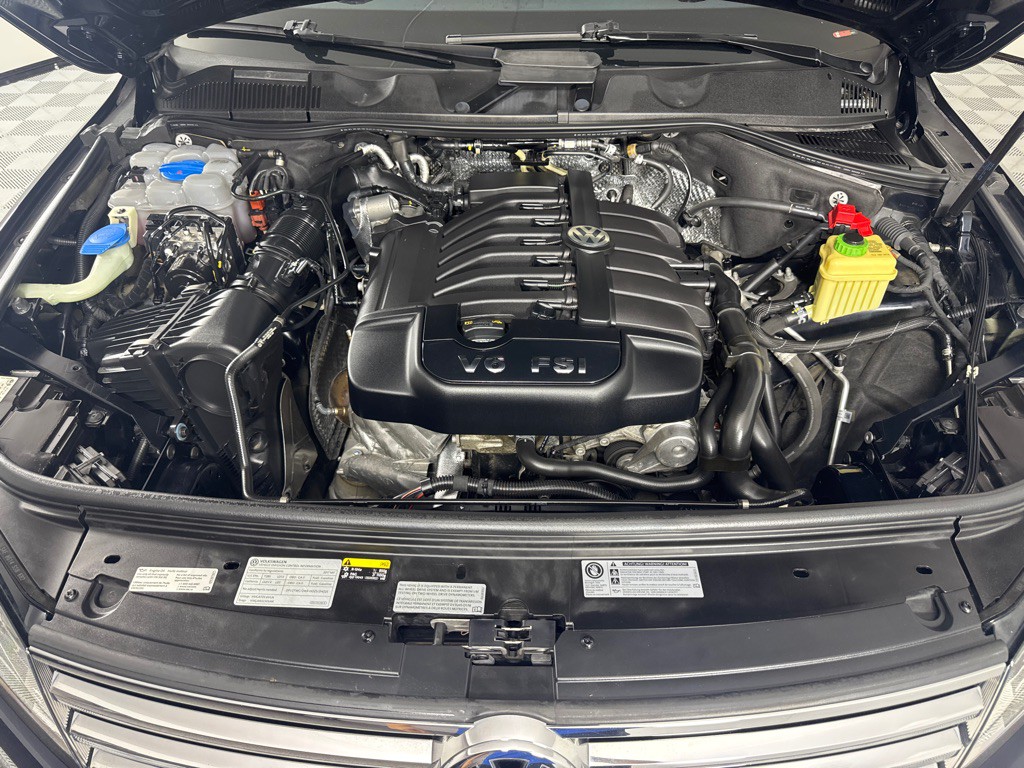 2017 Volkswagen Touareg Image 29