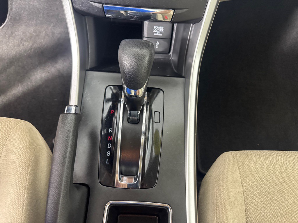 2013 Honda Accord Image 17