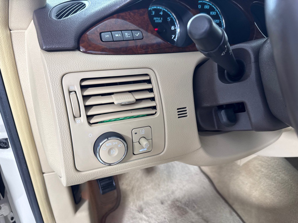 2011 Buick Lucerne Image 16