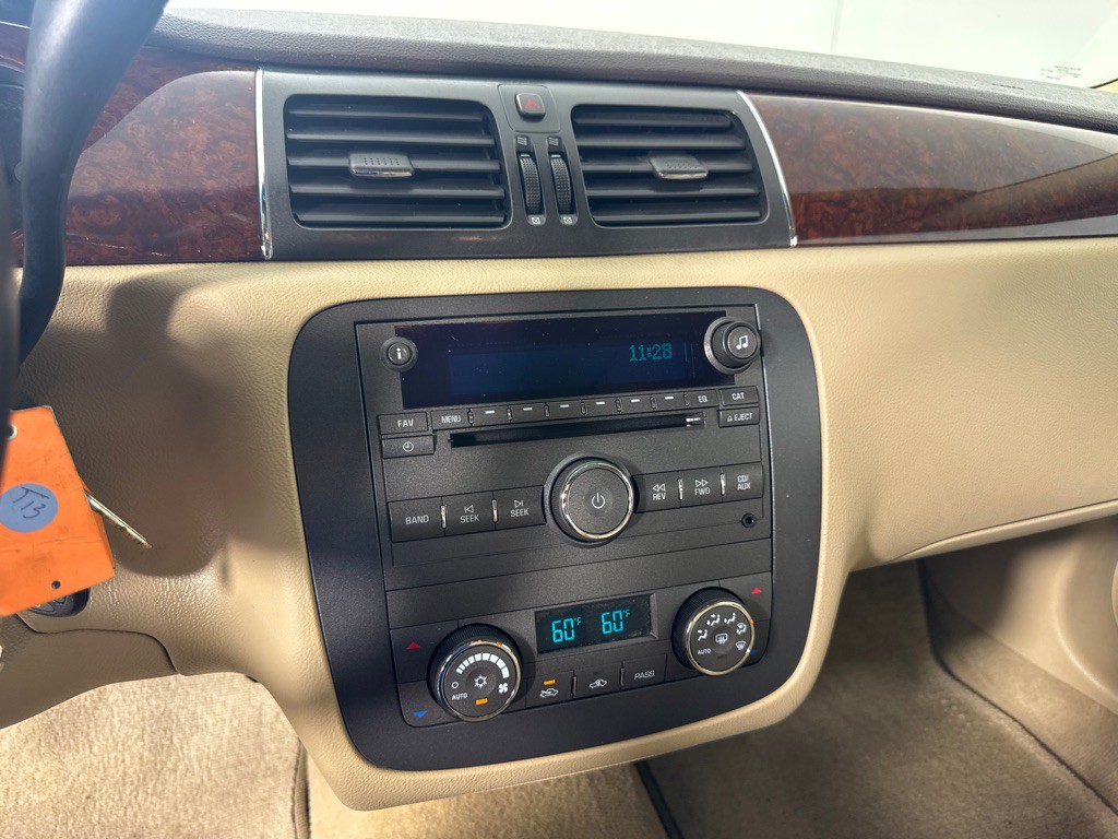 2011 Buick Lucerne Image 18