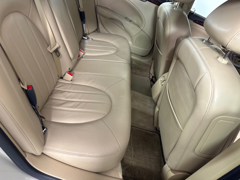 2011 Buick Lucerne Image 21