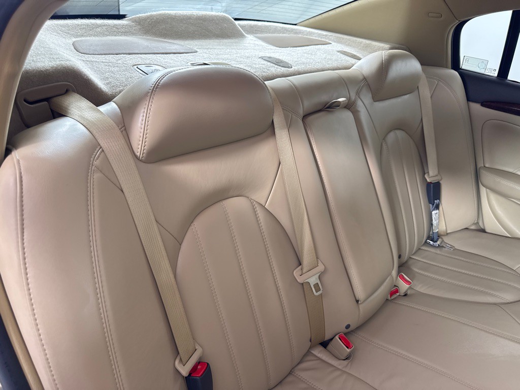 2011 Buick Lucerne Image 22